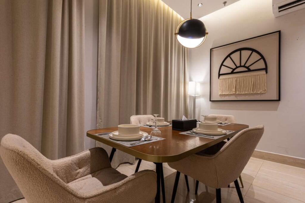 Apartment 19-H7 10