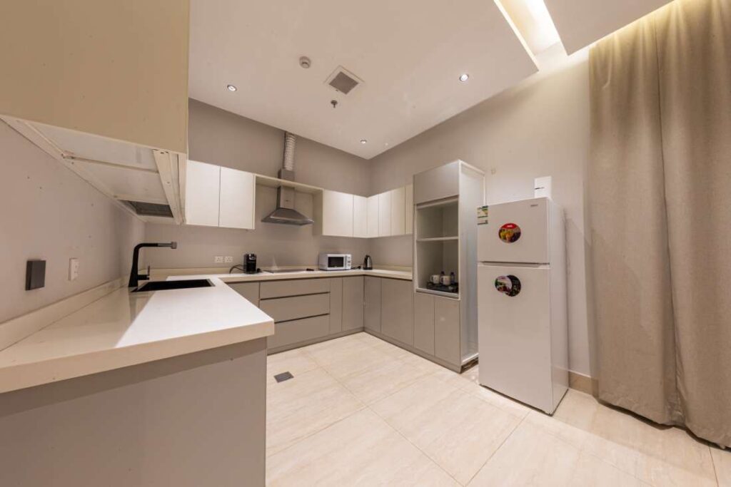 Apartment 19-H7 9
